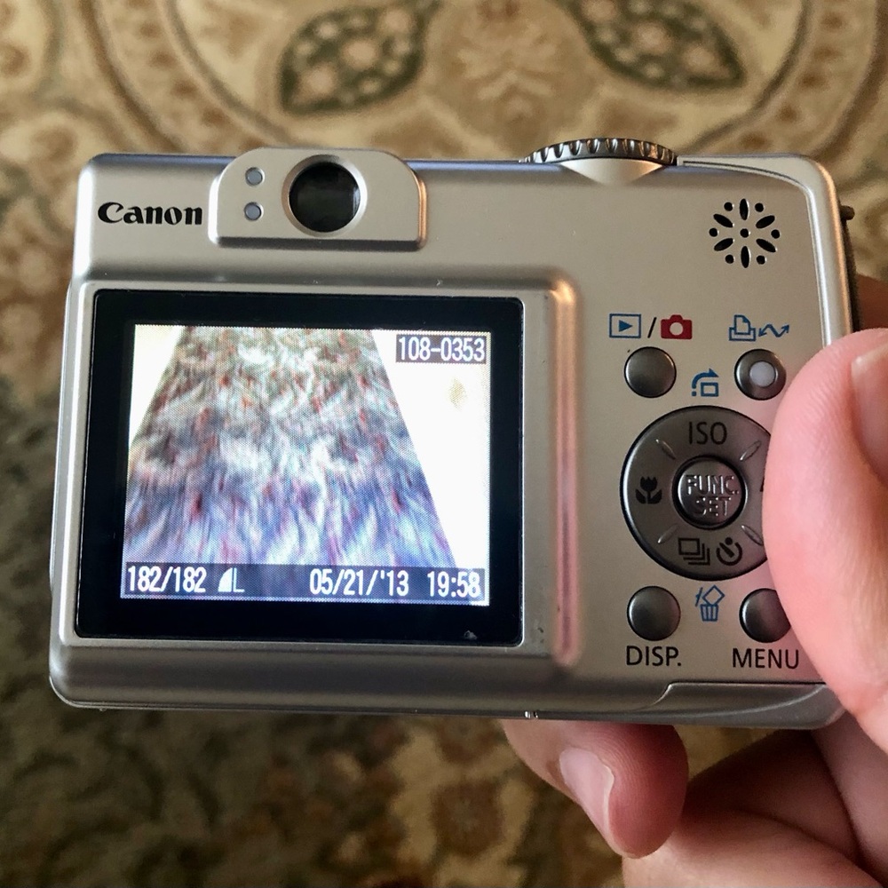 Canon PowerShot A550 Silver Point-and-Shoot Camera - Picture 2 of 4